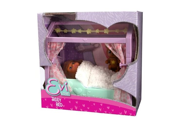 Evi Love, lalka na misiowym łóżku