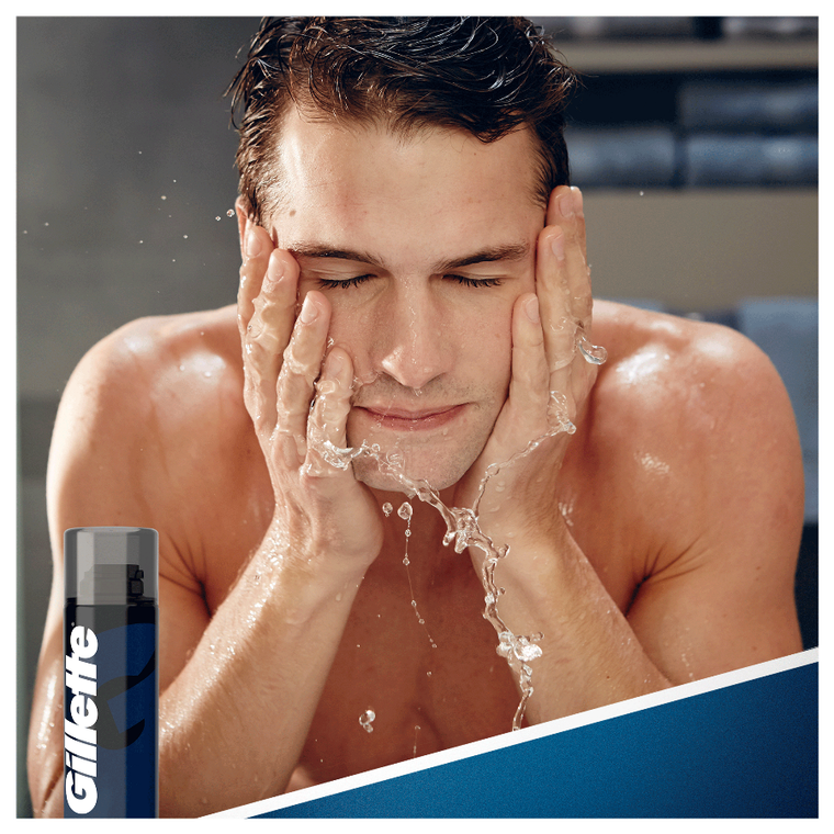 Gillette, Classic Sensitive, pianka do golenia, 200 ml