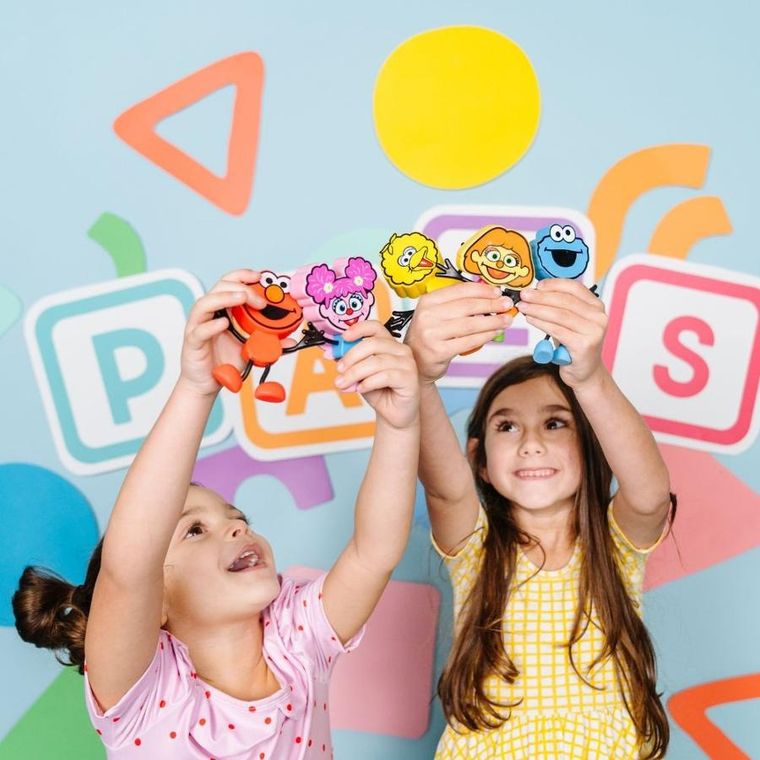 Glo Pals, Julia, postać do kąpieli i kostki sensoryczne świecące w wodzie, zestaw