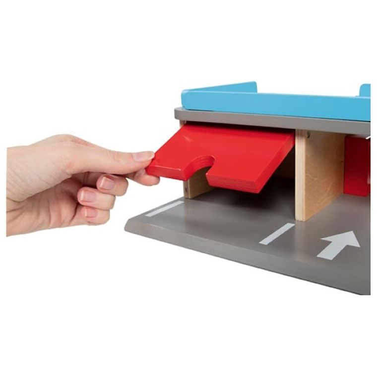 Goki, kompaktowy parking dla autek, drewniany