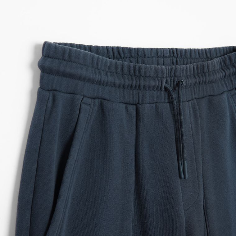 Granatowe spodnie dresowe unisex z kieszeniami cargo NOWEAR