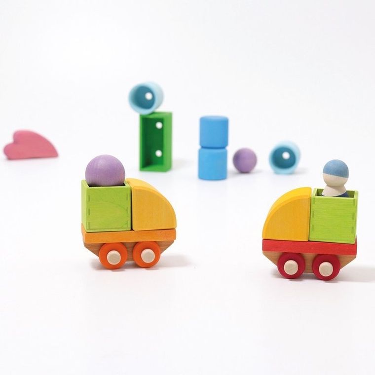 Grimm's, pociąg na kółkach, drewniana układanka klockowa