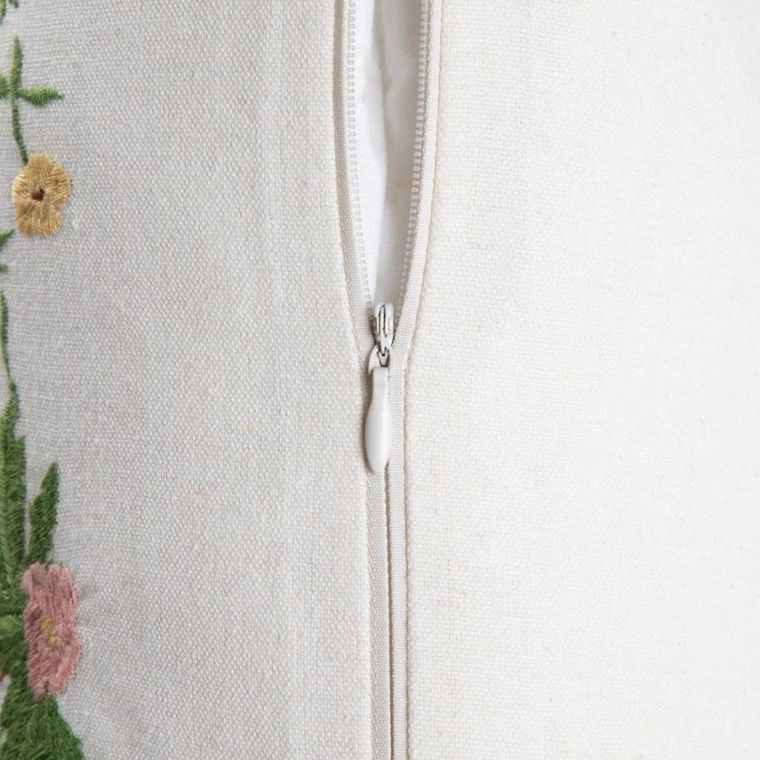 Homla, Meadow Flowers, poszewka, z haftowanym wzorem w kwiaty, 45-45 cm