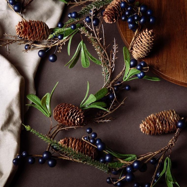 Homla, Tundra, girlanda z szyszkami i głogiem, 120 cm