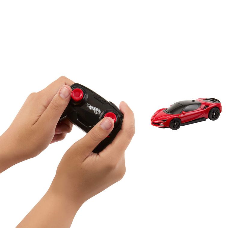 Hot Wheels, Ferrari SF90 Stradale Assetto Fiorano R/C, samochód zdalnie sterowany w skali 1:64