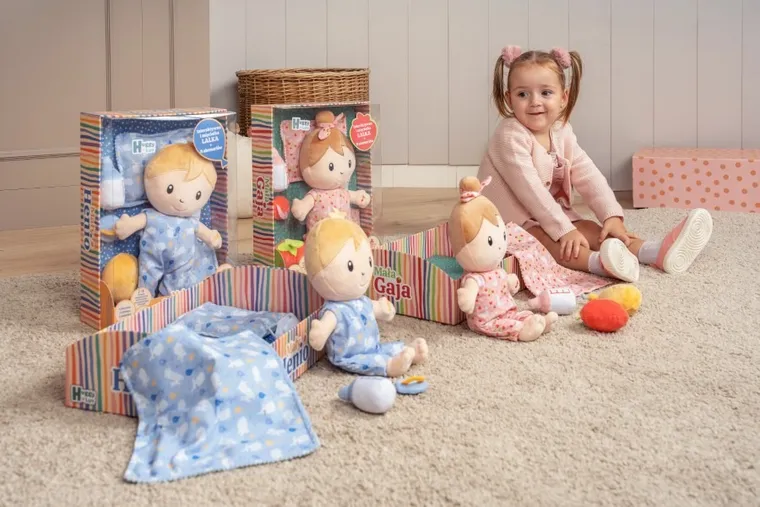 Huggy Luv, Gaja, lalka z 8 akcesoriami, interaktywna, miękka