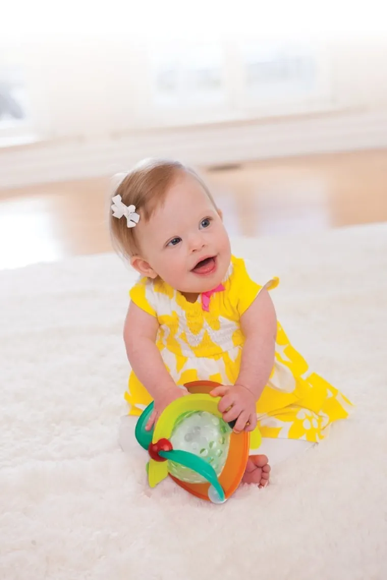 Infantino, gumowa piłka, zabawka ze światłem i dźwiękiem