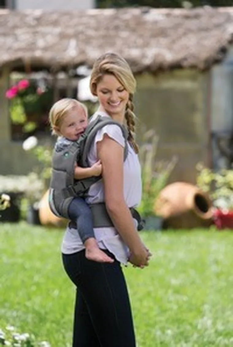 Infantino, nosidełko ergonomiczne z kapturkiem