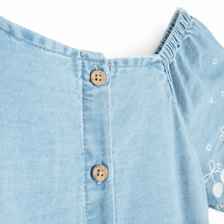 Jeansowa sukienka z haftem Cool Club