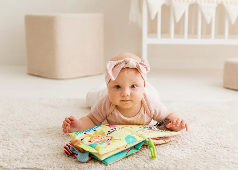 JollyBaby, Zwierzaki na urodzinach, miękka książeczka sensoryczna