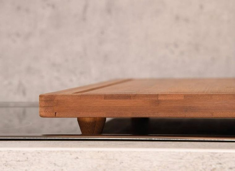 Kesper, deska do krojenia z antypoślizgowymi nóżkami, ciemny bambus, 50 x56 cm