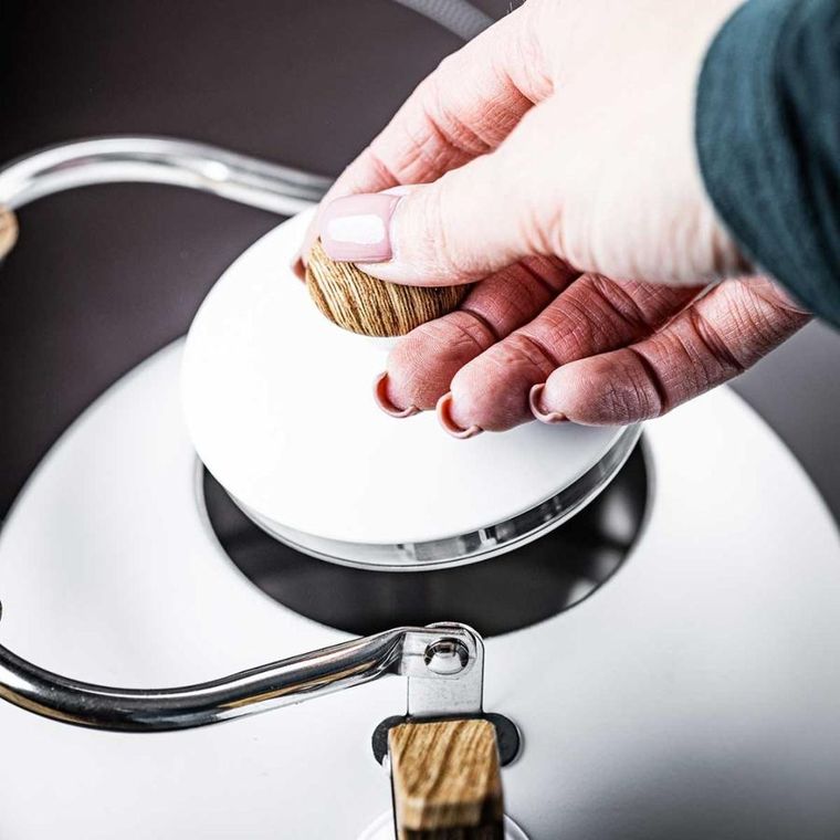 Kinghoff, czajnik z gwizdkiem, biały, 2,5l