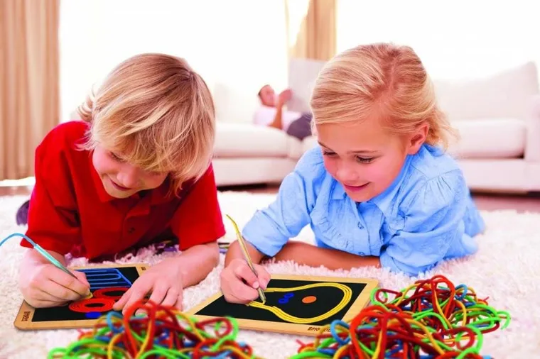 Korbo, Spaghetti Start, tablica do rysowania sznurkami