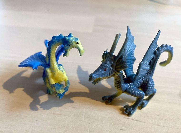 Kosmos, jaja smoka, wykopaliska, figurka