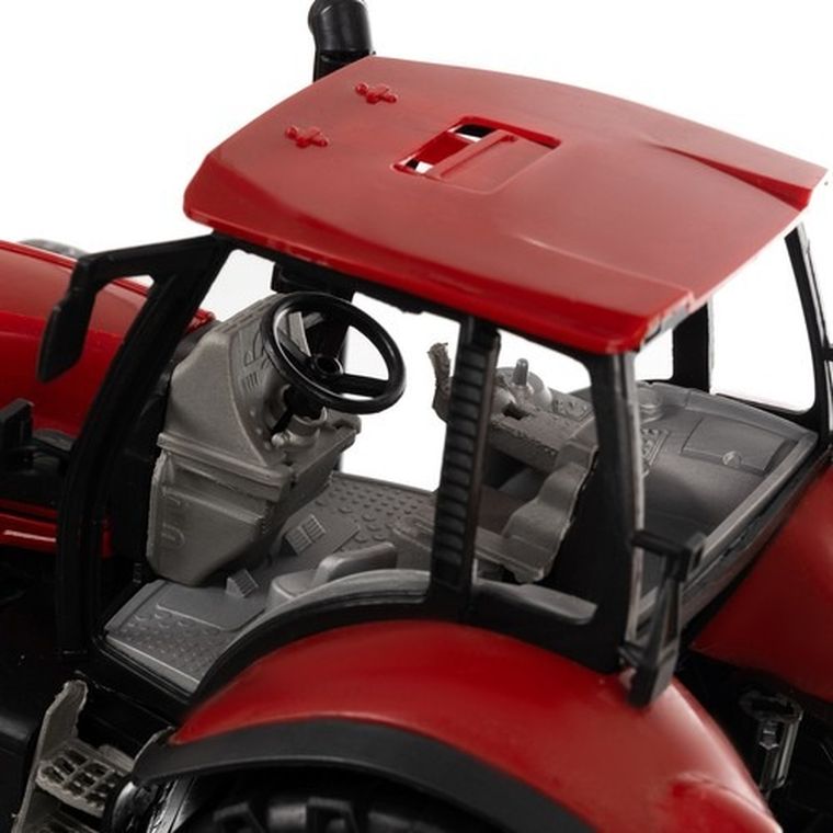 Kruzzel, farma, traktor z przyczepą