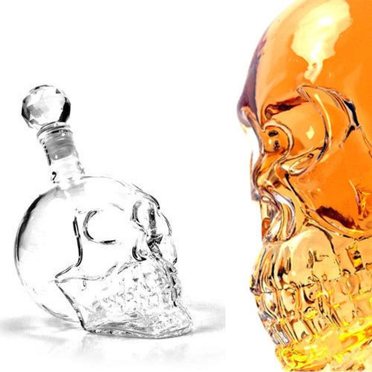 Kryształowa czaszka, karafka na alkohol