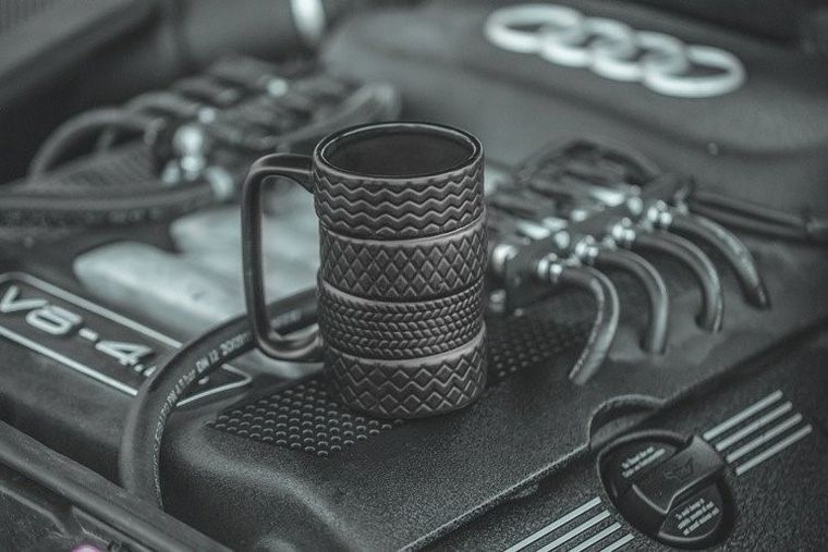 Kubek ceramiczny, opona