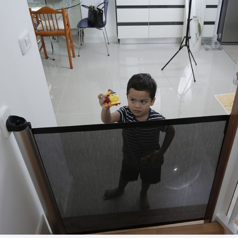 Lascal, KiddyGuard Avant, bramka ochronna, czarna