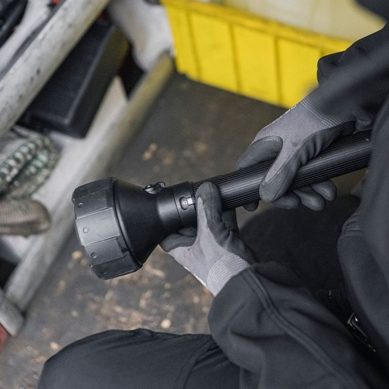 Ledlenser, latarka, P21R