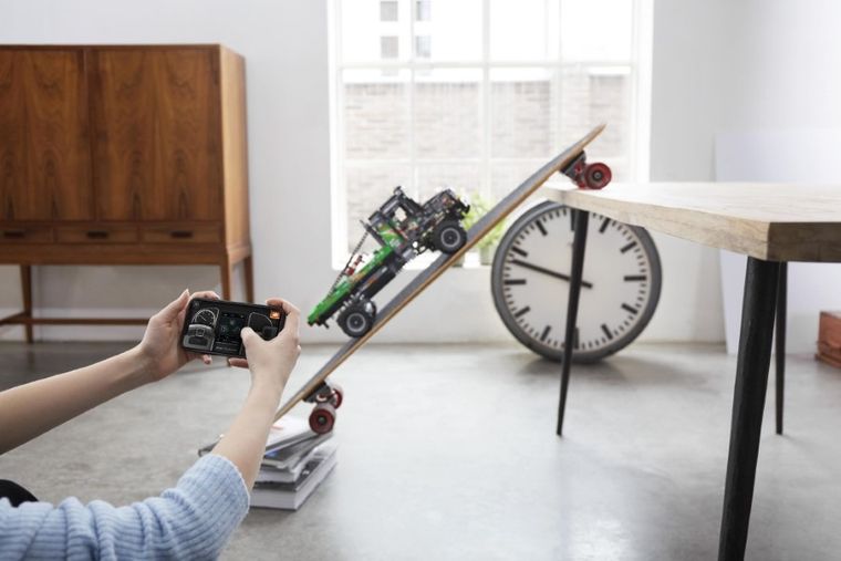 LEGO Technic, Ciężarówka Mercedes-Benz Zetros z napędem na 4 koła, 42129