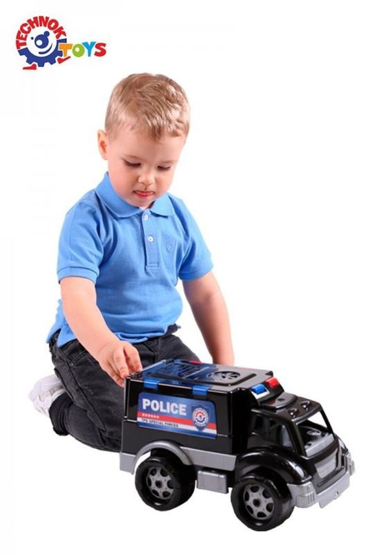 Maksik, duże auto, policja