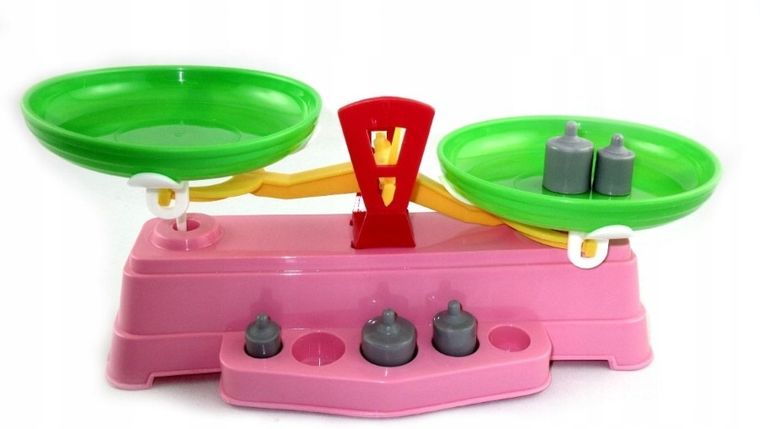 Marek, waga szalkowa z odważnikami