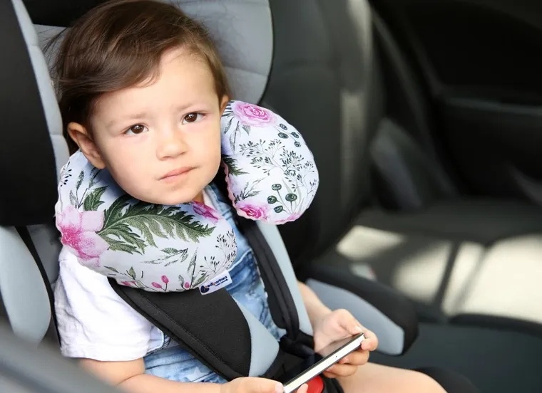 Medi Partners, Kwiaty, poduszka podróżna, rogal, różowa