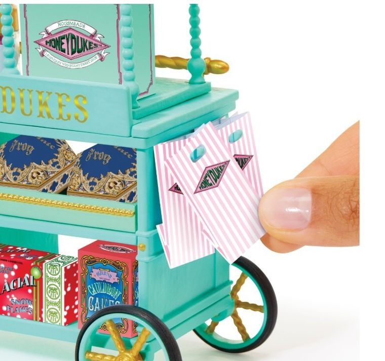 MGA's Miniverse, Make It Mini, Harry Potter, Honeydukes, zestaw z wózkiem z mini słodyczami