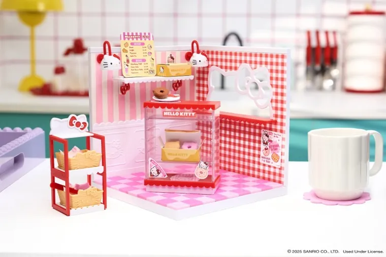 MGA's Miniverse, Make It Mini, Hello Kitty, Sanrio Playset, kawiarenka, zestaw z mini akcesoriami