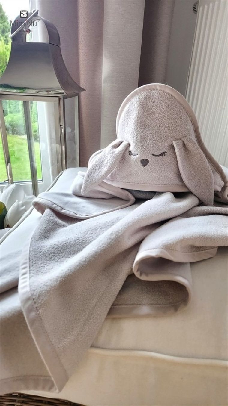 MimiNu, Króliczek, okrycie kąpielowe z haftem i uszami, bambus, mokka, 100-100 cm