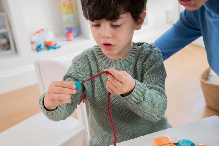 Miniland, koraliki do nawlekania, zestaw kreatywny