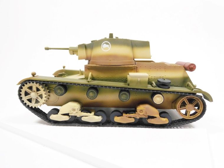 Mirage Hobby, lekki czołg dwuwieżowy 7TP, model do sklejania