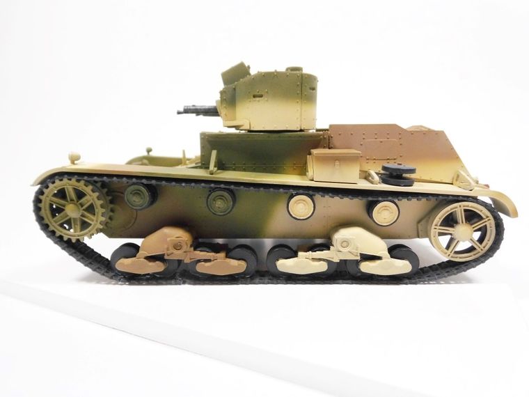 Mirage Hobby, lekki czołg jednowieżowy 7TP, model do sklejania