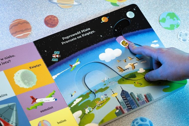 Miś Pracuś. Przesuń paluszkiem. W kosmosie