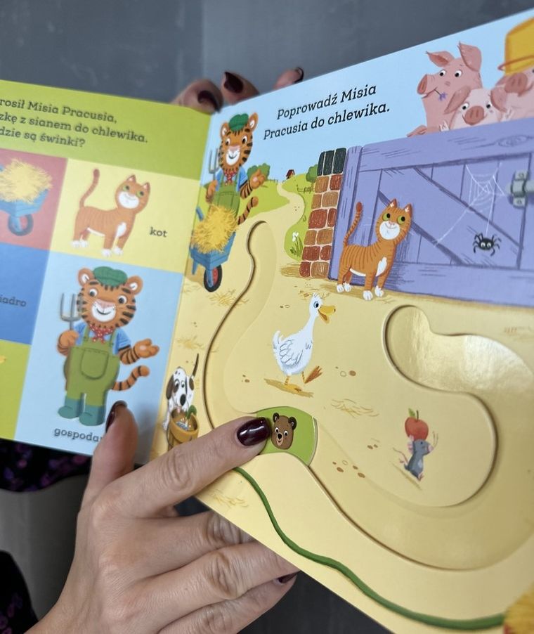 Miś Pracuś. Przesuń paluszkiem. W zoo