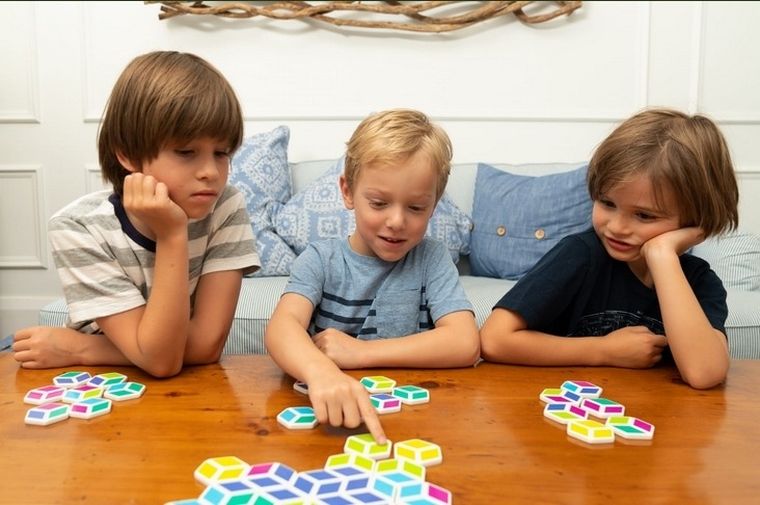 Mobi, Stello, płytki, gra strategiczna