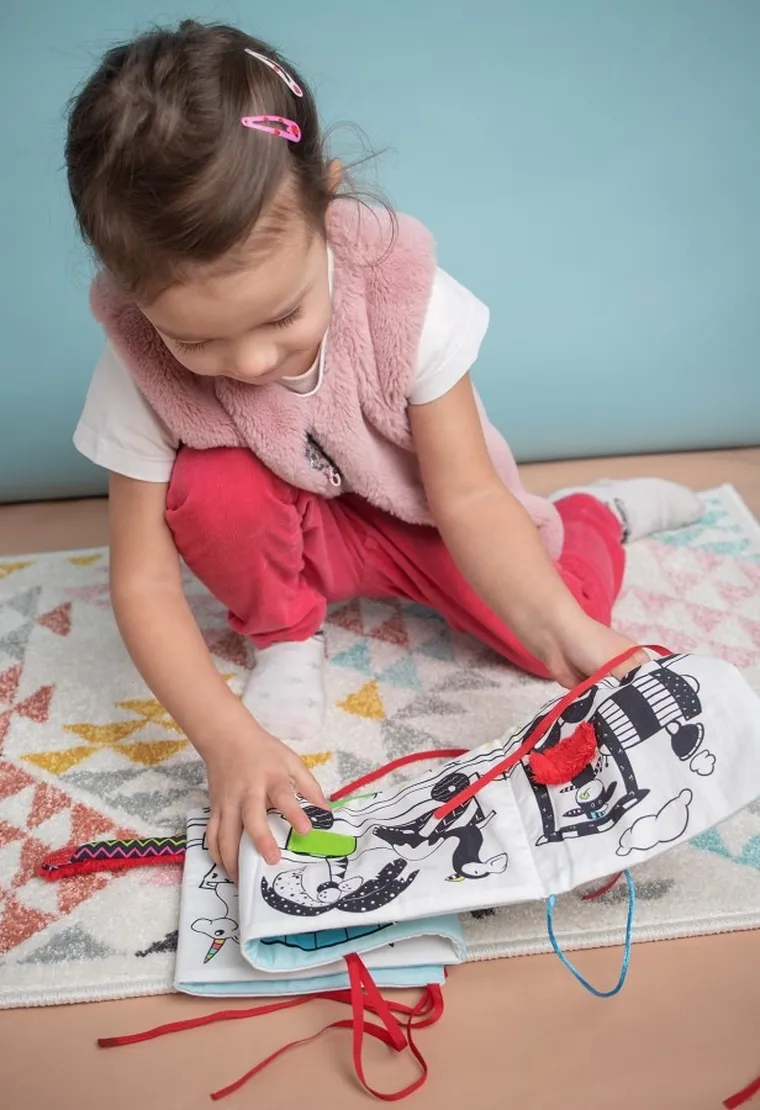 Mom's Care, ciuchcia, książeczka sensoryczna