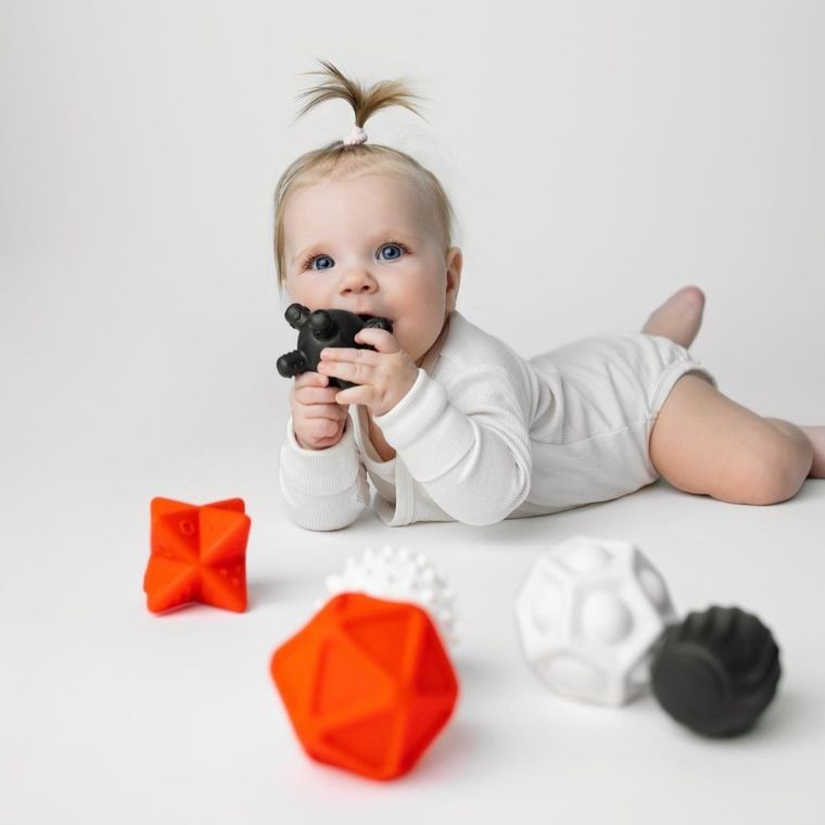 Mom's Care, kontrastowe piłeczki sensoryczne, 6 szt.