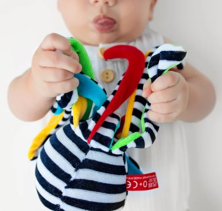 Mom's Care, ośmiornica, pierwsza maskotka, zawieszka, kontrastowa zabawka sensoryczna, biało-czarna