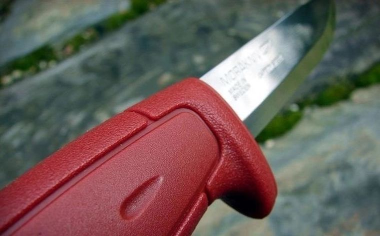 Mora, Morakniv, nóż, BASIC 511, Carbon Steel, czerwony