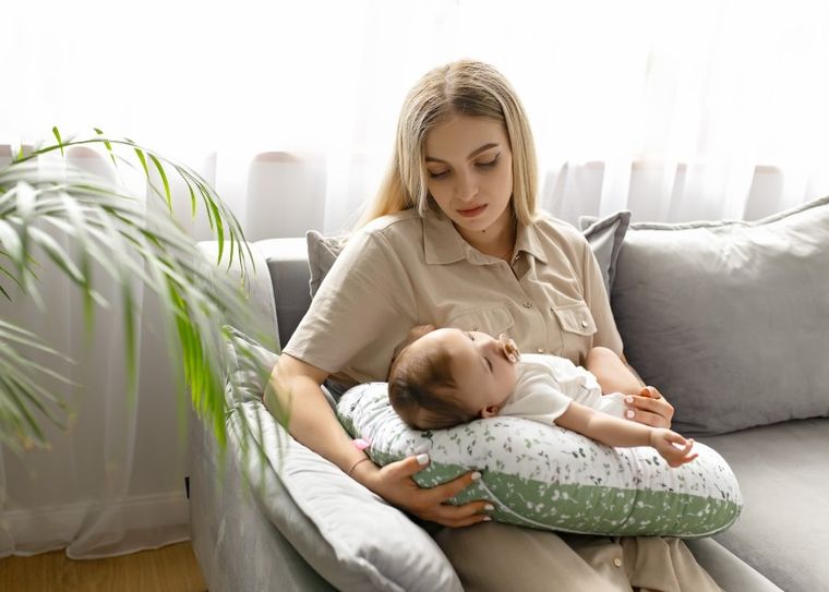 Motherhood, Fasolka, poduszka do karmienia, standard, zielone listki