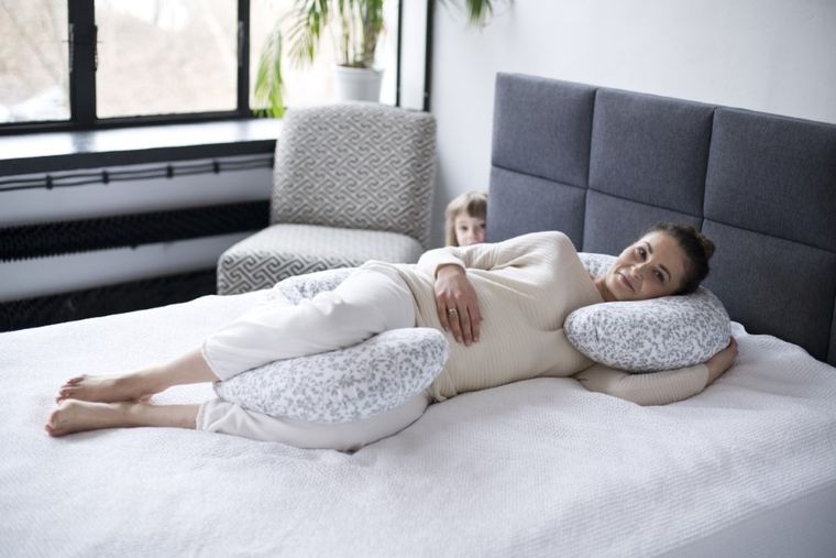 Motherhood, Gałązki Szare, poduszka dla kobiet w ciąży i do karmienia