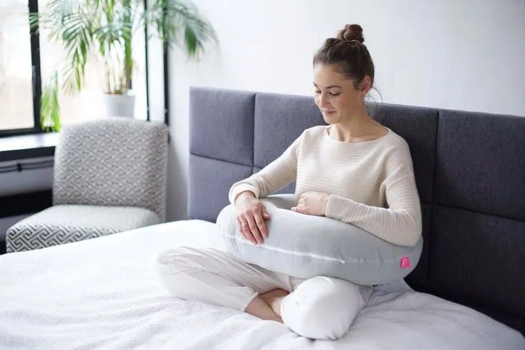 Motherhood, Premium, poduszka do karmienia, różowa