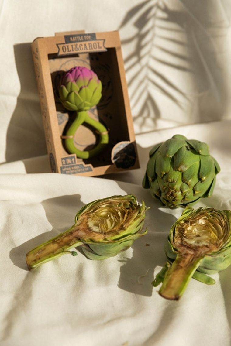 Oli & Carol, gryzak z grzechotką, Karczoch