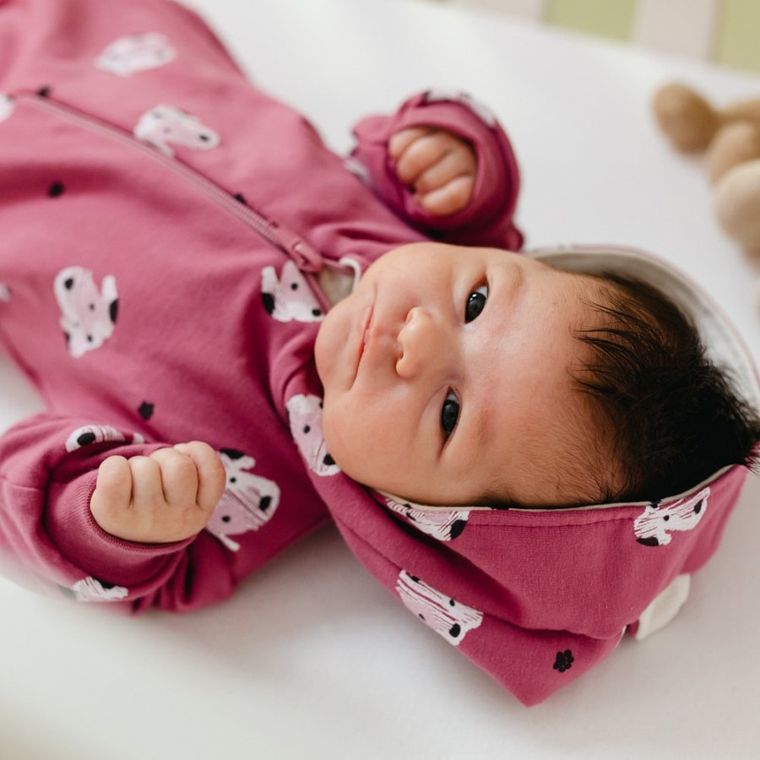 Pajac dziewczęcy z kapturem, różowy, Eevi