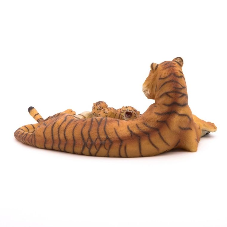 Papo, Tygrysica leżąca z małymi, figurka kolekcjonerska