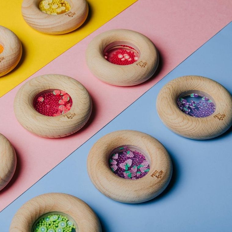 Petit Boum, grzechotka sensoryczna, bakłażan