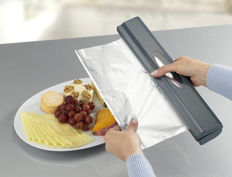 Podajnik do folii spożywczej z funkcją obcinarki