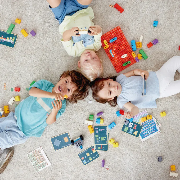 PolyM, Licz i baw się, Laweta, klocki konstrukcyjne w aucie, 114 elementów