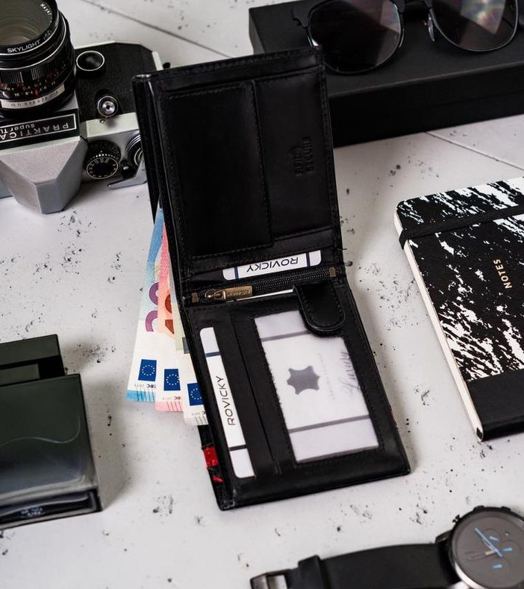 Portfel, czarno-czerwony, skórzany, RFID, Rovicky